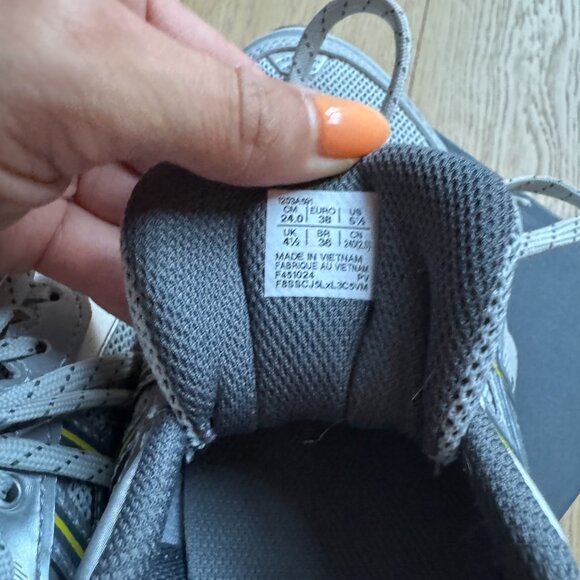 ASICS Silver & Yellow GEL-KINETIC FLUENT Sneakers Size US 7 (W), US 5.5 (M) - Picture 4 of 4